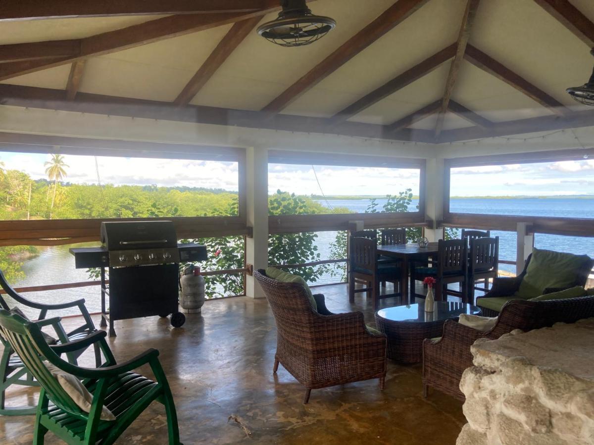 Dolphin Bay Hideaway Bed and Breakfast Bocas del Toro Buitenkant foto