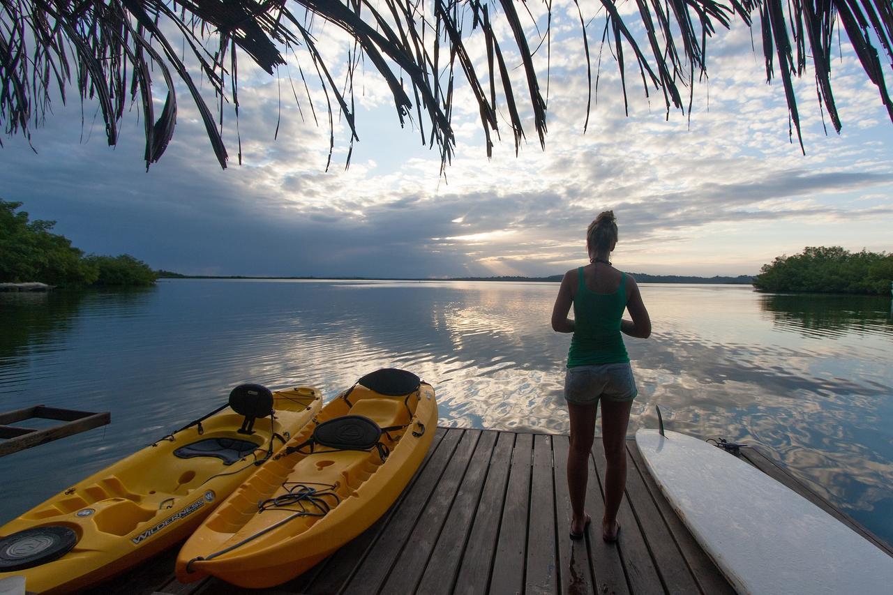 Dolphin Bay Hideaway Bed and Breakfast Bocas del Toro Buitenkant foto
