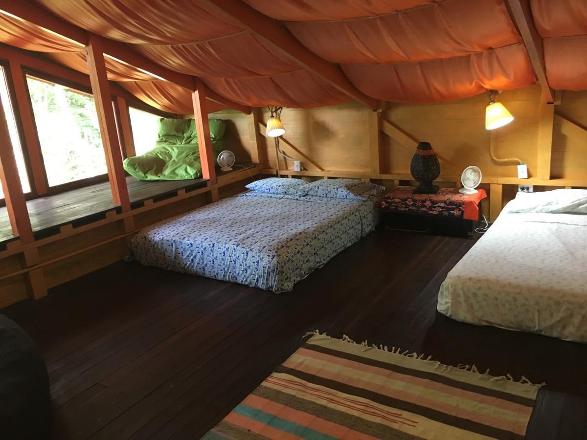 Dolphin Bay Hideaway Bed and Breakfast Bocas del Toro Buitenkant foto
