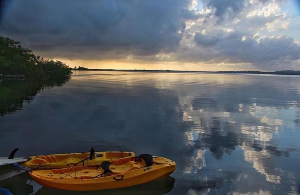 Dolphin Bay Hideaway Bed and Breakfast Bocas del Toro Buitenkant foto
