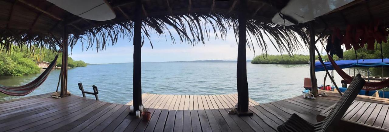 Dolphin Bay Hideaway Bed and Breakfast Bocas del Toro Buitenkant foto
