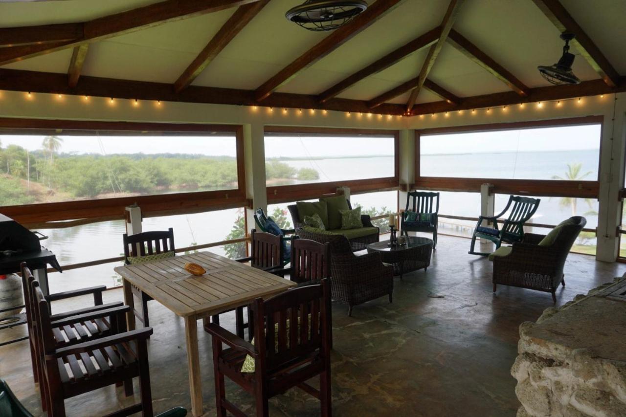 Dolphin Bay Hideaway Bed and Breakfast Bocas del Toro Buitenkant foto