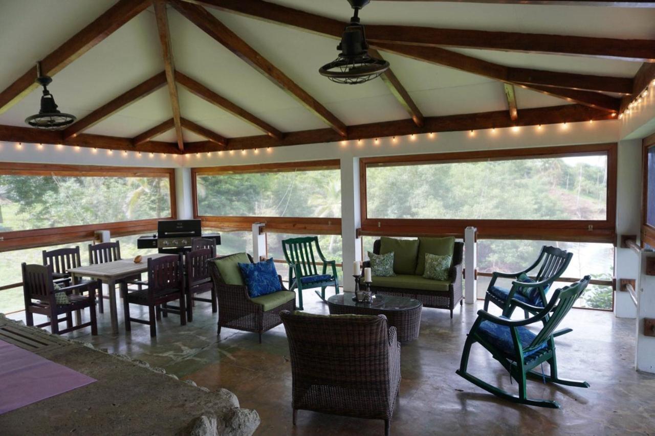 Dolphin Bay Hideaway Bed and Breakfast Bocas del Toro Buitenkant foto